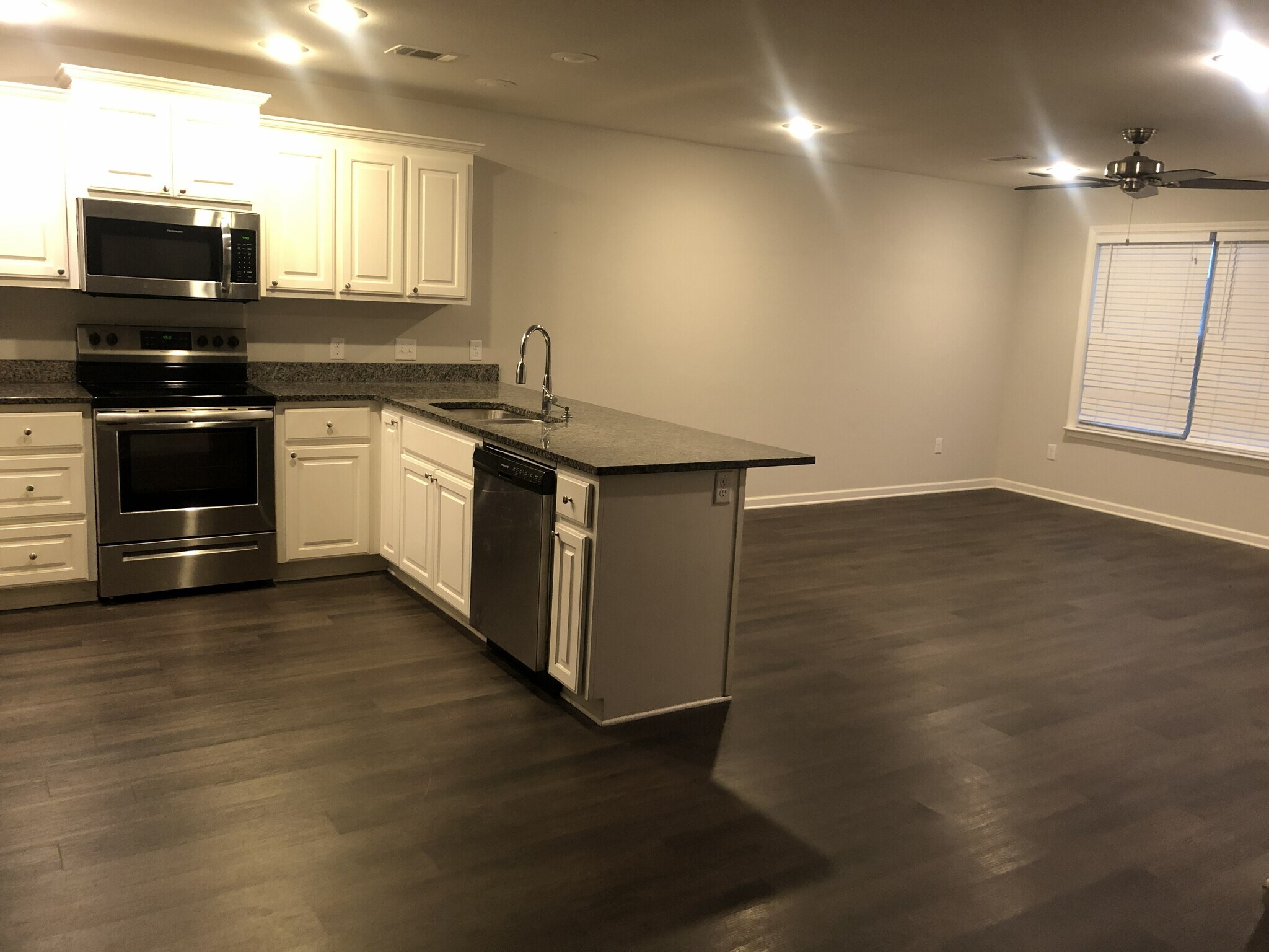 Building Photo - 3372 Garden Club Dr