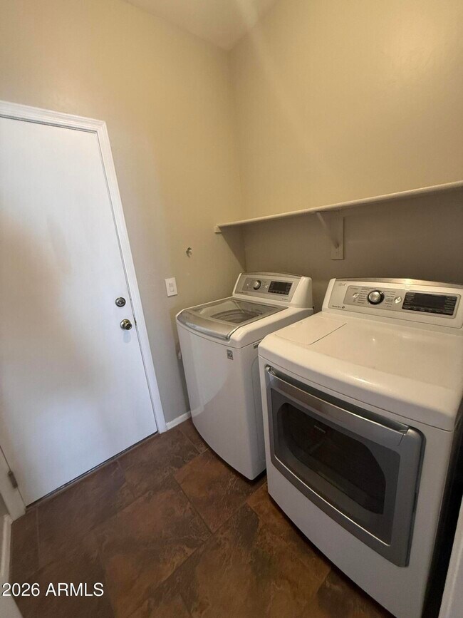 Building Photo - 8136 W Laurel Ln