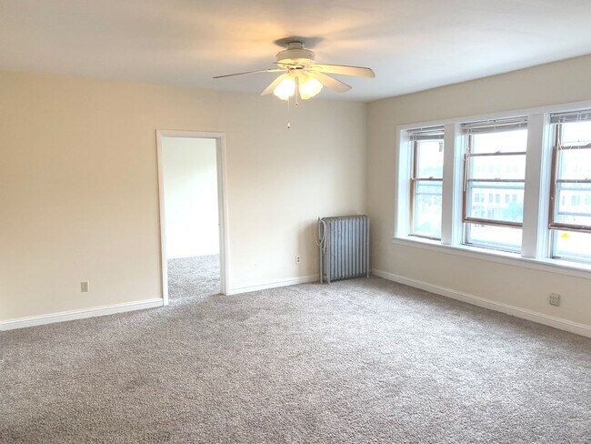 Building Photo - 1318-20 Van Buren