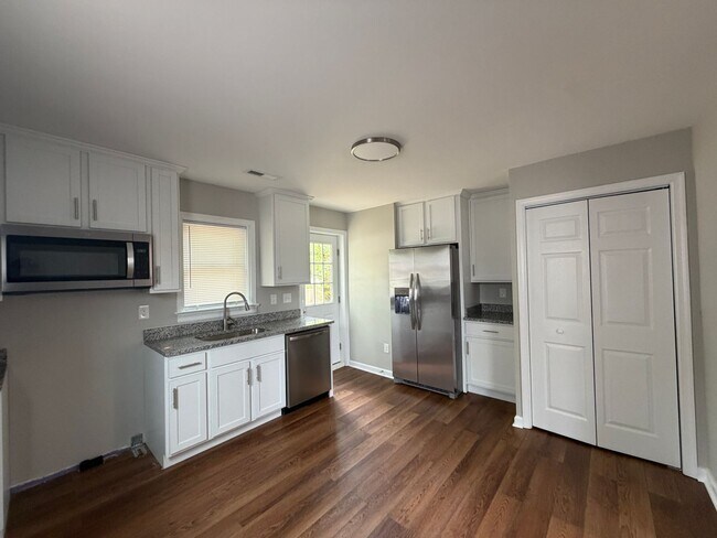Building Photo - newly renovated 3-bedroom 1 bath