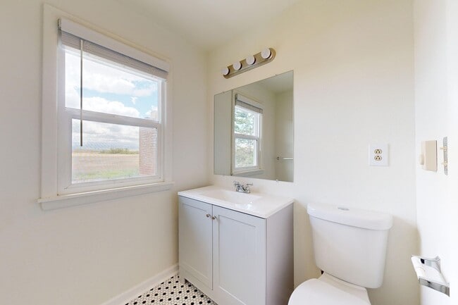 Building Photo - Farmhouse - Showings now Available