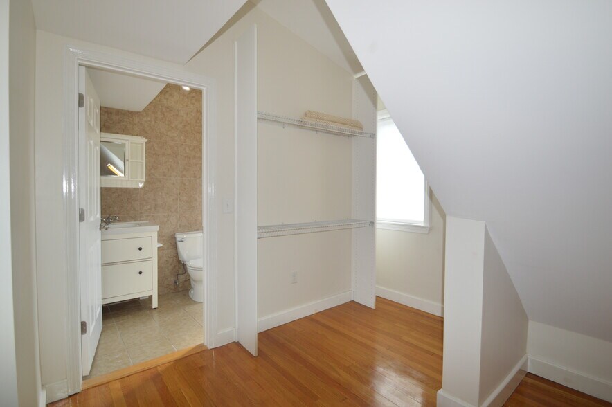 Building Photo - 1 Dresser St