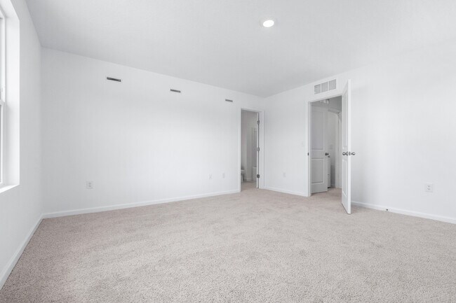 Building Photo - 3265 Vesara Dr