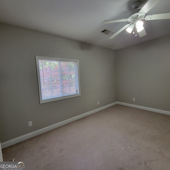 Building Photo - 114 Lakeview Estates Dr
