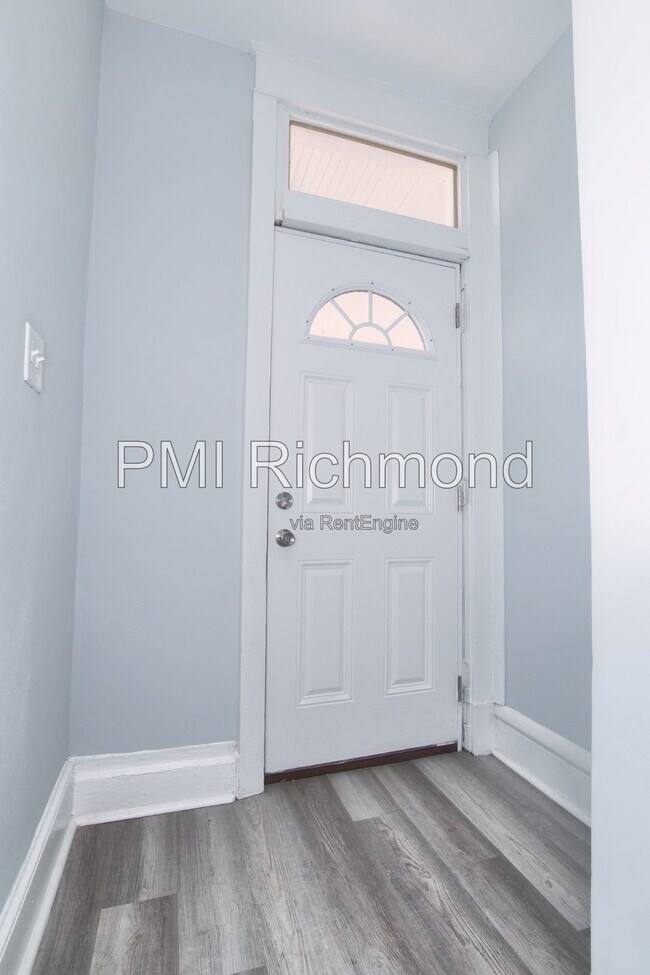Building Photo - 2918 Hanes Ave