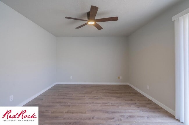 Building Photo - Remodeled 2 Bedroom Townhome. Pet Friendly!