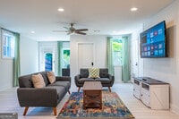 Building Photo - 2617 Caladium Dr NE