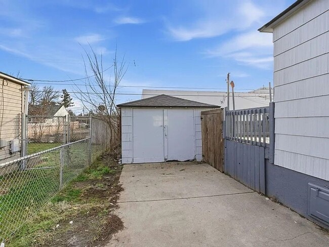 Building Photo - North Spokane 4 Bed, 2 Bath Single Family Home Available Now!