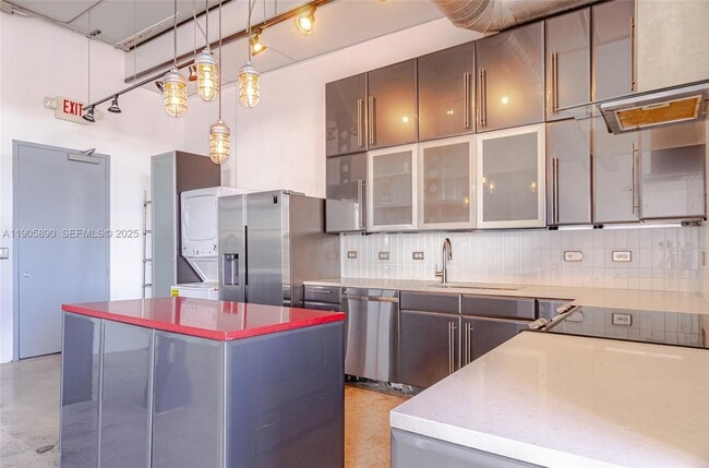 Building Photo - 250 NW 23rd St