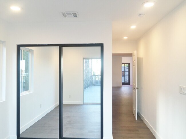 Building Photo - 8538 N W Knoll Dr