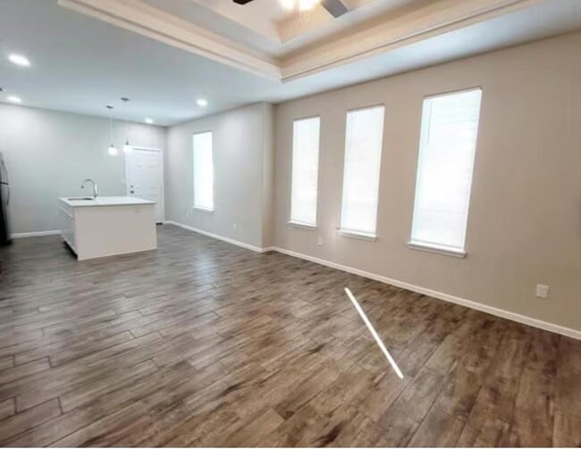 Building Photo - 1304 Petri Dr