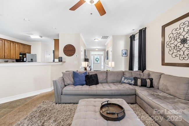 Building Photo - 18810 Coachmans Trace