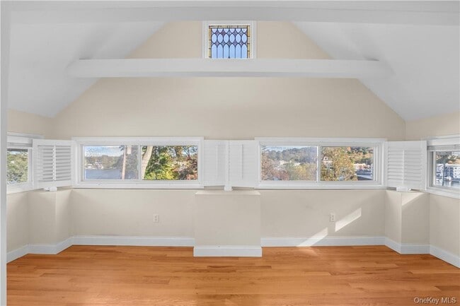 Building Photo - 33 Sycamore Rd