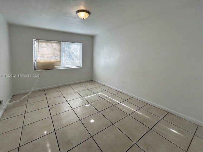 Building Photo - 738 NE 86th St