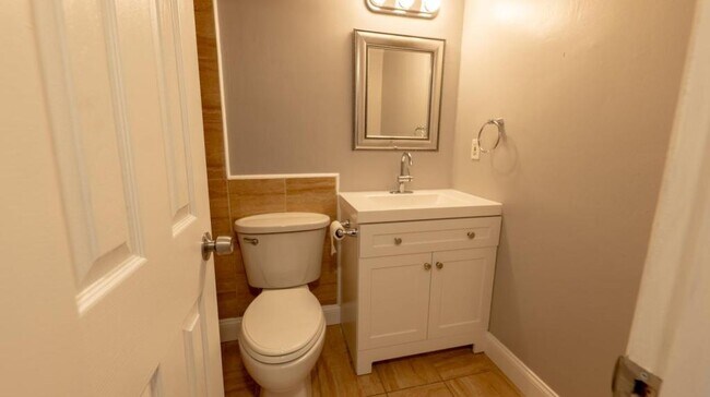 Building Photo - 2211 Belleair Rd