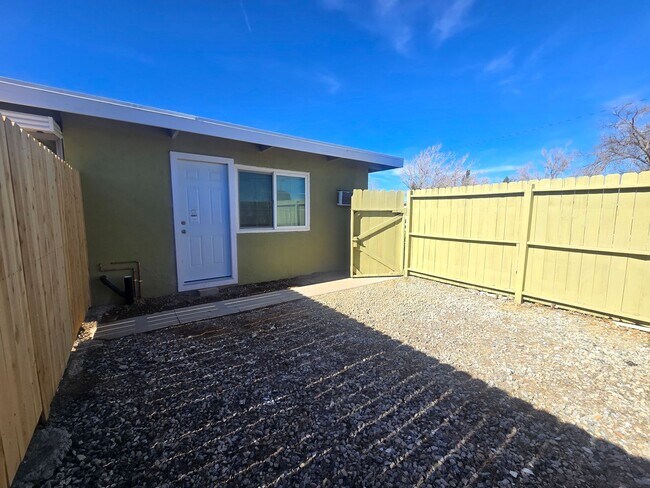 Building Photo - 2010 W Lumber St