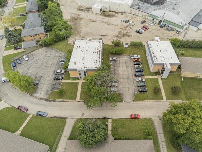 Building Photo - 2441 Holmes St