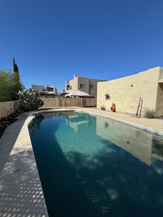 Building Photo - Northwest-3 bedroom/ 2 bathroom single family home w/ pool!