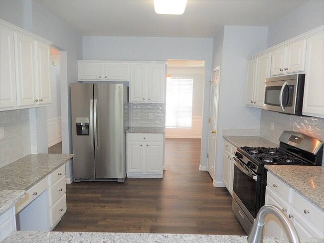 Building Photo - 304 Millicent Way