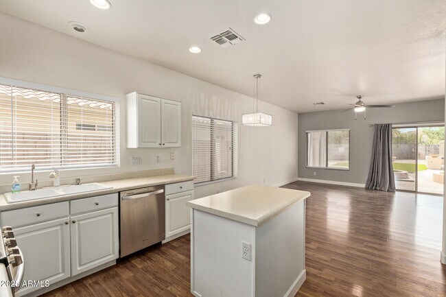 Building Photo - 25248 N 40th Ln