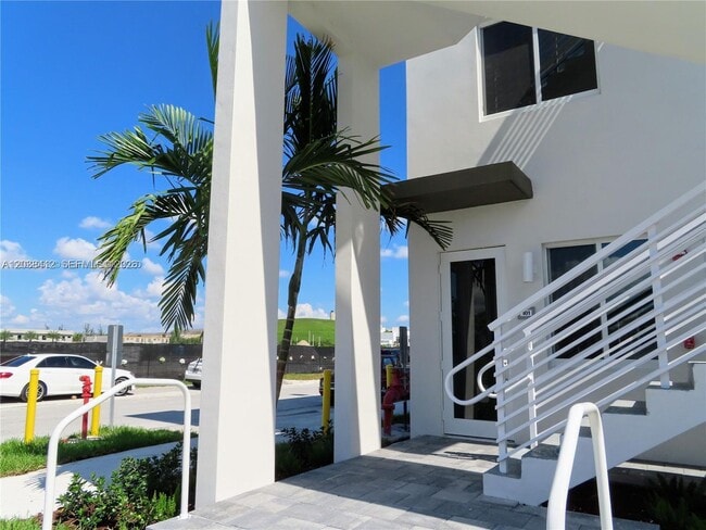 Building Photo - 6401 NW 103rd Pl