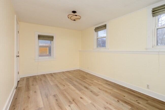 Bedroom 1 - 89 Park St