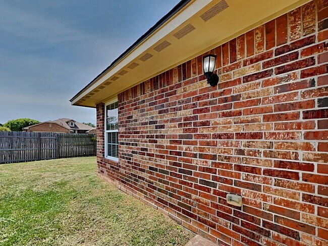 Building Photo - 2165 Robin Ridge Ln