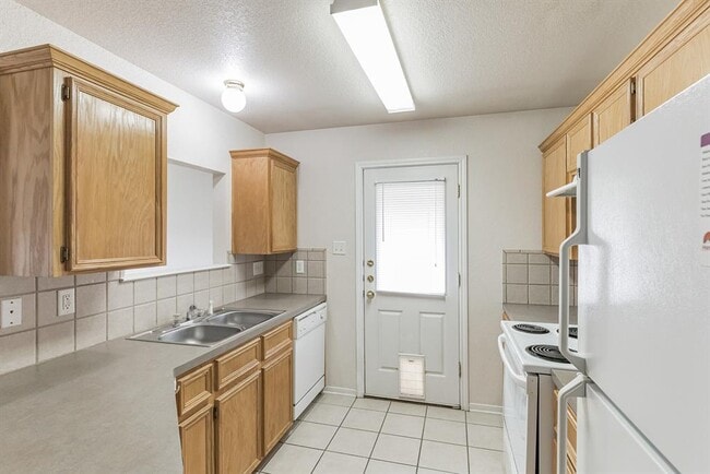 Building Photo - 319 Cedar Ridge Dr
