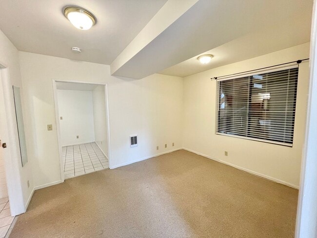 Building Photo - Charming Garden Apartment w/Deck, Prime Inner Richmond Location PROGRESSIVE