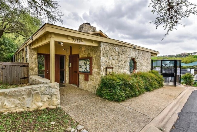 Building Photo - 7211 Lakewood Dr