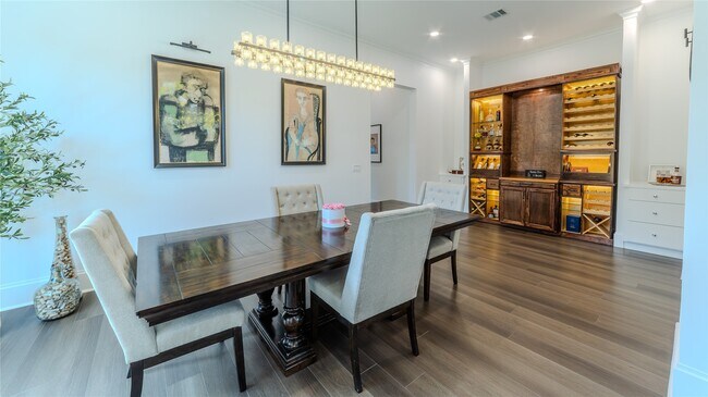 Building Photo - 974 W 43rd St