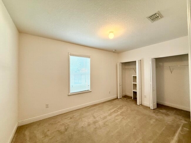 Building Photo - 189 NE Jettie Terrace