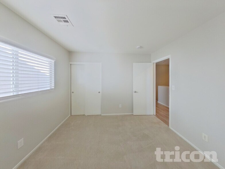 Building Photo - 1227 Golden Apple St