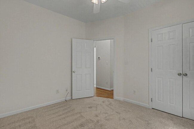 Building Photo - Carolina Lakes!