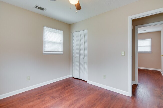 Building Photo - 2208 Bungalow Rd