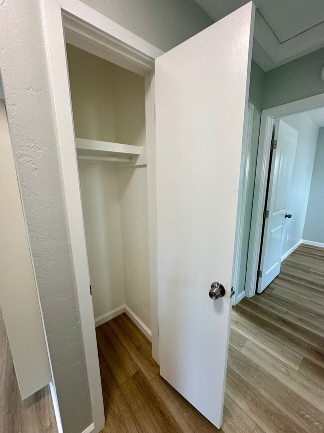 Building Photo - COMING SOON--2 bed/1 bath in IB