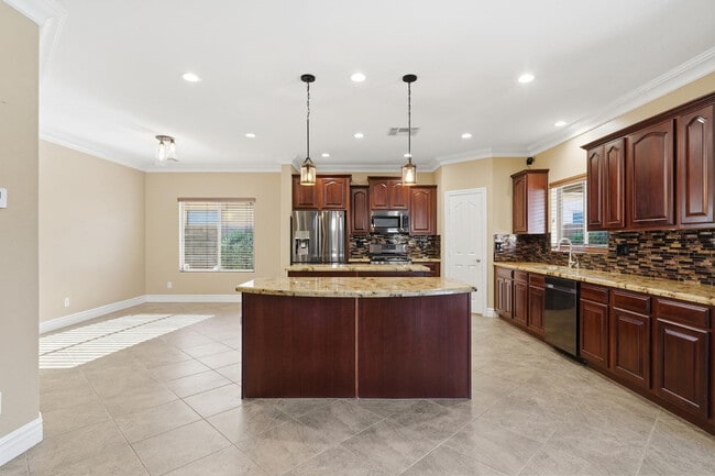 Building Photo - 16809 W Magnolia St