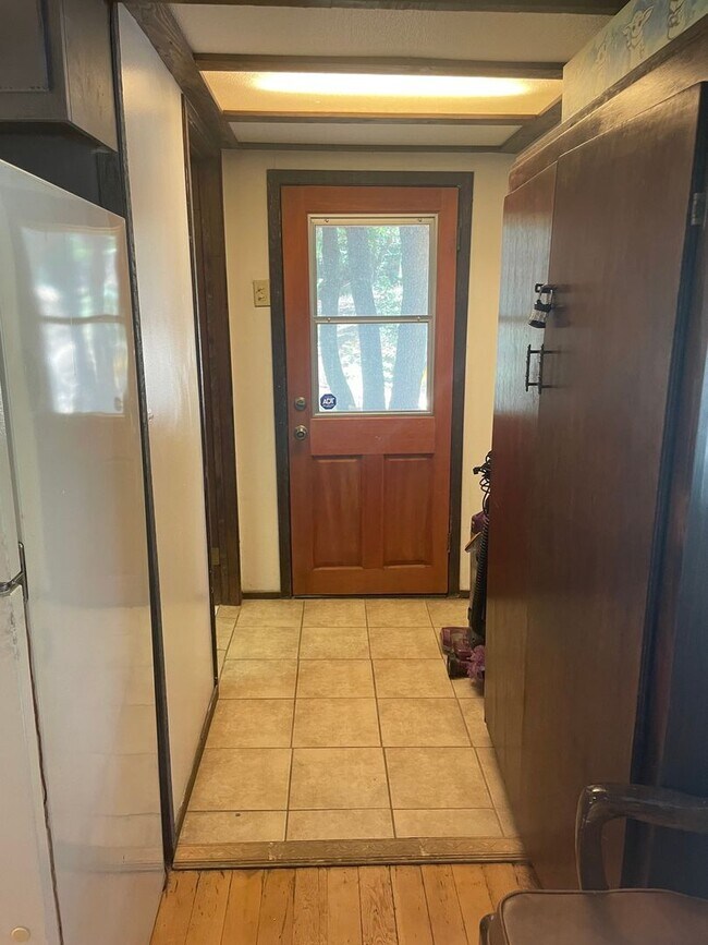 Building Photo - Lovely Home: 2BR+Bonus at Cul-De-Sac in Gr...