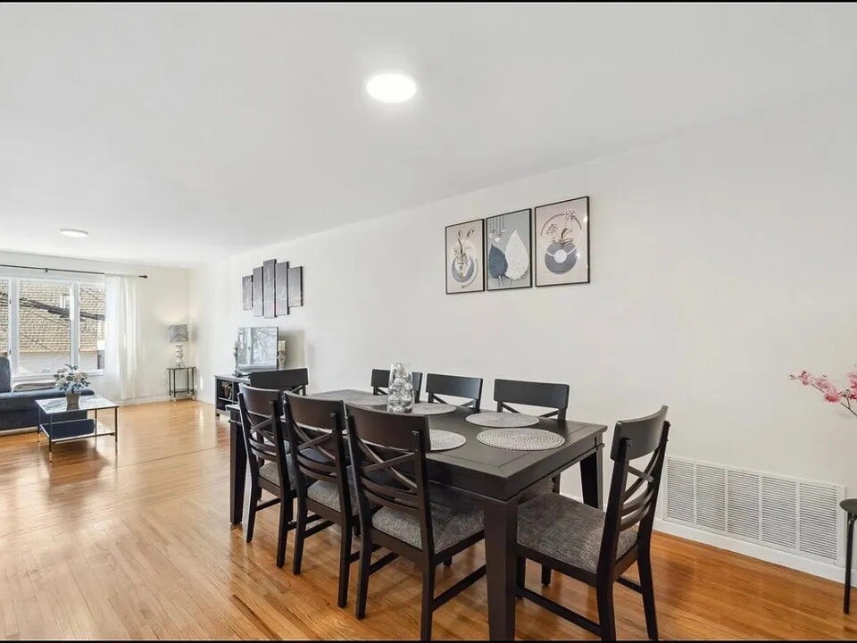 DINING ROOM - 42 Van Buren St
