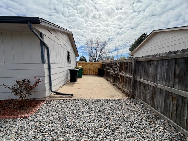 Building Photo - Acres Green Beauty