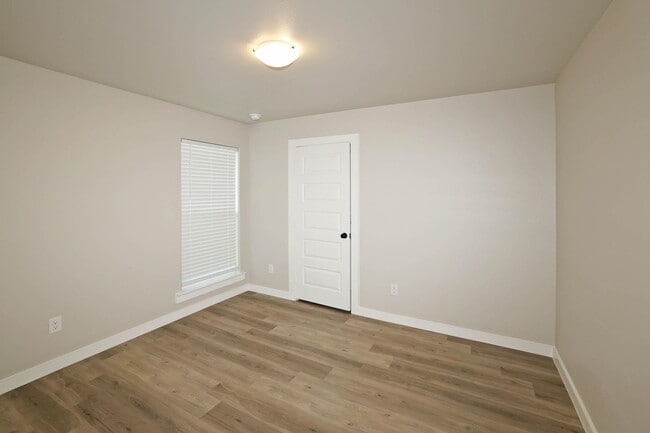 Building Photo - 5009 Stoney Fork St