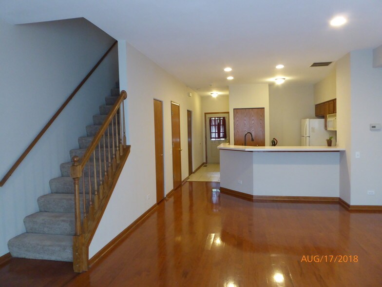 Building Photo - 2924 Stonewater Dr