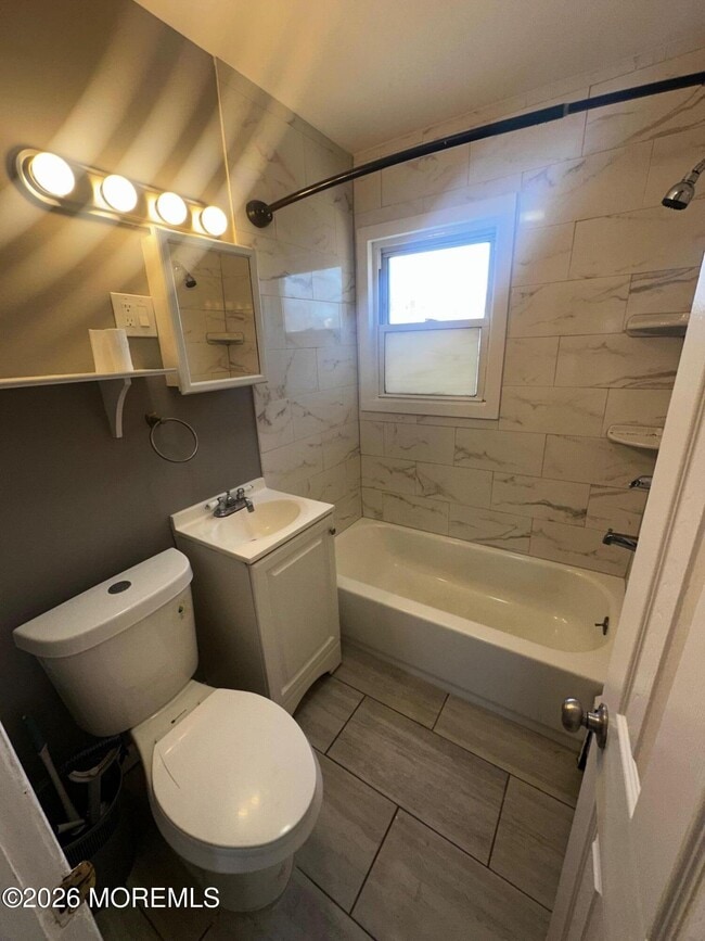 Building Photo - 114 W 4th St