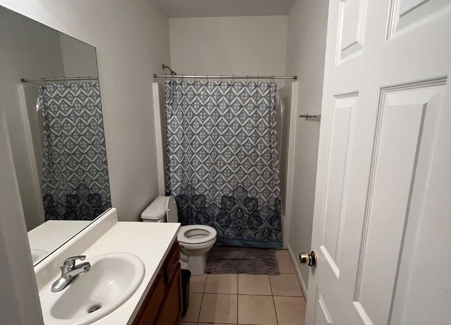 Building Photo - Westside central located comfortable & spa...