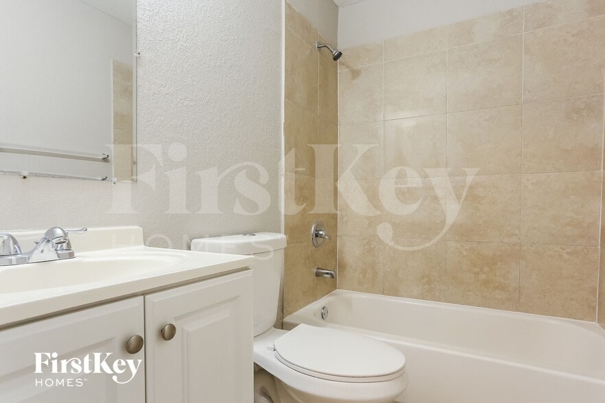 Building Photo - 731 NW 175th Dr