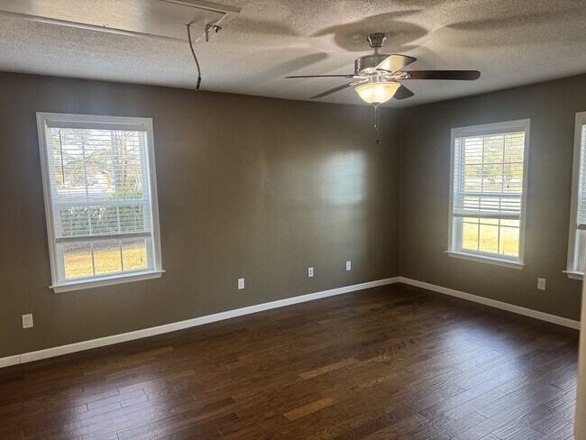 Building Photo - 107 Plantation Blvd