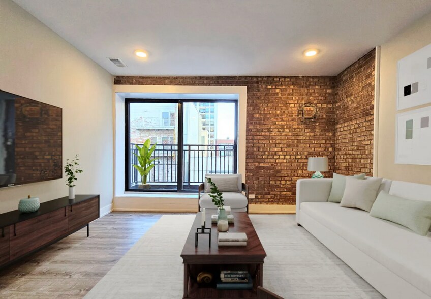 Building Photo - 1223 N La Salle Dr