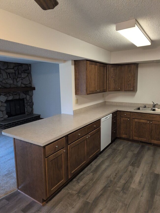 Building Photo - Fully Updated 3 Bedroom 3 Bath Townhouse with 2 Stall Attatched Garage