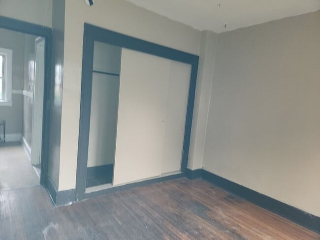 Building Photo - 950 Bay St