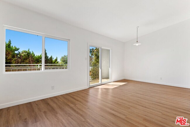 Building Photo - 836 Ashland Ave